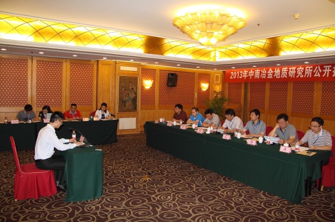6月19日，中南冶金地質(zhì)研究所2013年公開(kāi)招聘工作人員面試順利舉行。今年參加我所面試的考生共有13人，面試內(nèi)容更加注重考生對(duì)專(zhuān)業(yè)知識(shí)的掌握程度及實(shí)際應(yīng)用能力。